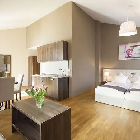 Empress Boutique 3* München