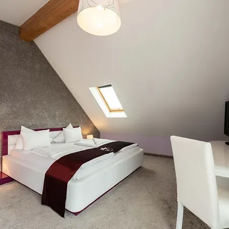Hotel Empress Boutique Hotel 3*