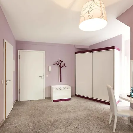 Empress Boutique Hotel 3*