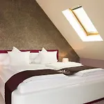 Empress Boutique Hotel 3*