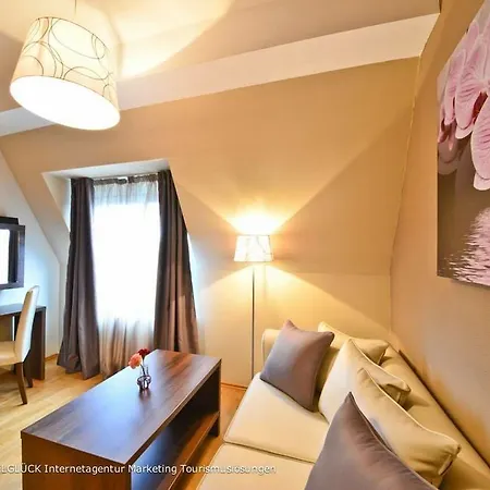 Empress Boutique 3*