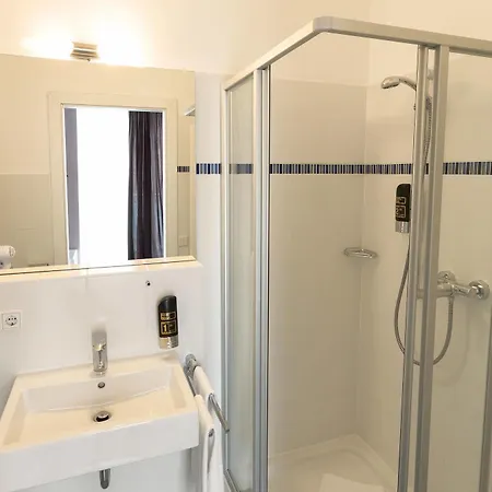 Empress Boutique Hotel 3*