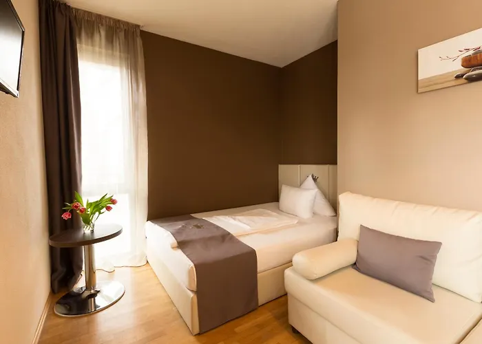 Отель Empress Boutique 3*