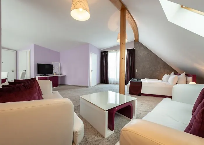 Отель Empress Boutique