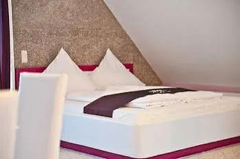 Отель Empress Boutique 3*