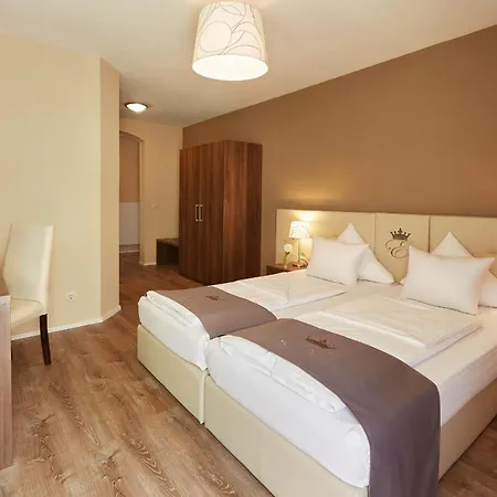 Empress Boutique Hotel 3*