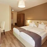 Empress Boutique Hotell 3*