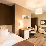 Empress Boutique Hotell 3*
