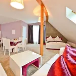 Empress Boutique 3*
